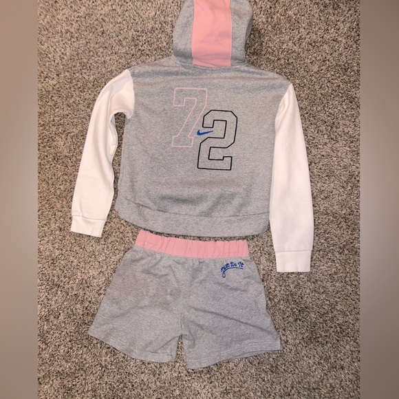 Nike girls Hoodie and shorts matching outfit, Size Large - Picture 10 of 16